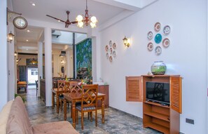 Dining - Dutch Wall (Galle)