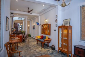 Reception - Dutch Wall (Galle)