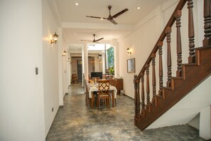 Dining - Dutch Wall (Galle)