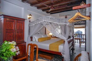 Deluxe Room, 1 Queen Bed | In-room safe, individually decorated, individually furnished, desk