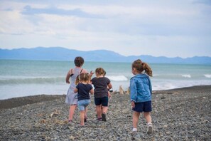 Beach nearby - Leithfield Beach Holiday Park (Leithfield)