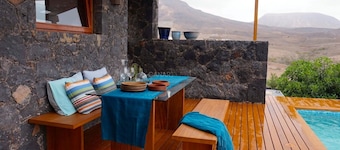 Casa San Luis: Elegante retiro con piscina climatizada y vistas al mar