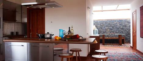 Refrigerador, microondas, horno y lavavajillas
