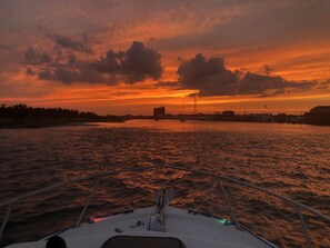 Nær stranden og solsenger