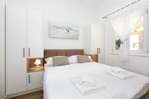 4 bedrooms, WiFi, bed sheets - Beautiful stone house IVA with heated pool (Vrh)