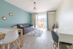 TV - 2 steps from the Palais *free Parking*. (Avignon)