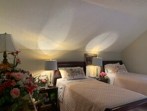 4 bedrooms, iron/ironing board, free WiFi, bed sheets