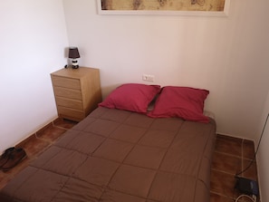 3 bedrooms, bed sheets