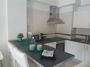 Fridge, microwave, oven, stovetop - Annalara I - Bahamas - Tenerife (Bajamar)
