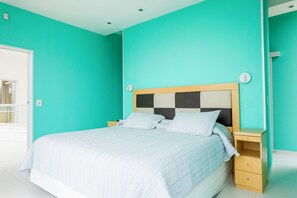 8 bedrooms, desk, iron/ironing board, free WiFi - Beach House in Maritimo II Costa Esmeralda  (Costa Esmeralda)