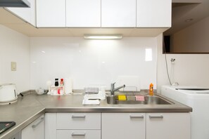 Maison (Private Vacation Home) | Coin cuisine privé | Réfrigérateur, micro-ondes, plaque de cuisson, cuiseur de riz