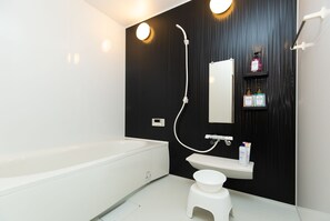 Private Vacation Home | Bathroom | Separate tub and shower, deep soaking tub, free toiletries, hair dryer - Soleil Universal Fukushima Noda (Osaka)