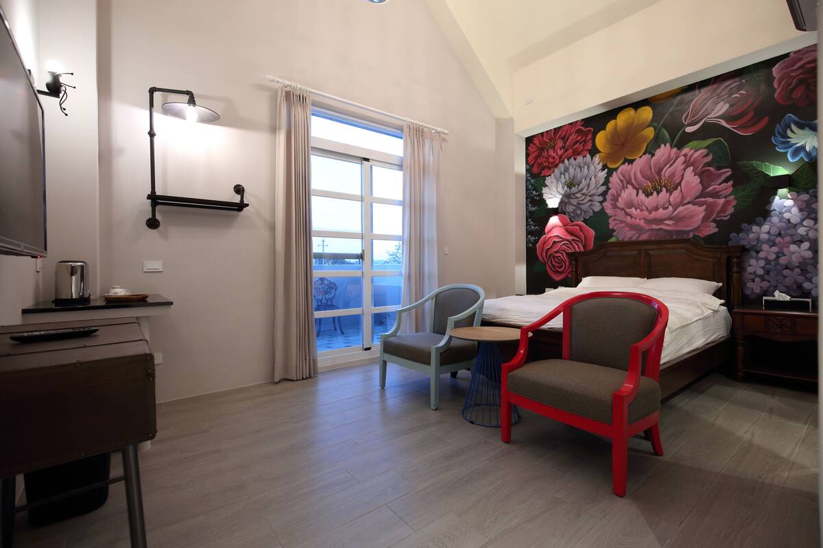 Standard Double Room | Minibar, desk, blackout drapes, soundproofing