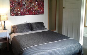 客室ごとに異なる装飾、WiFi (無料)、ベッドシーツ