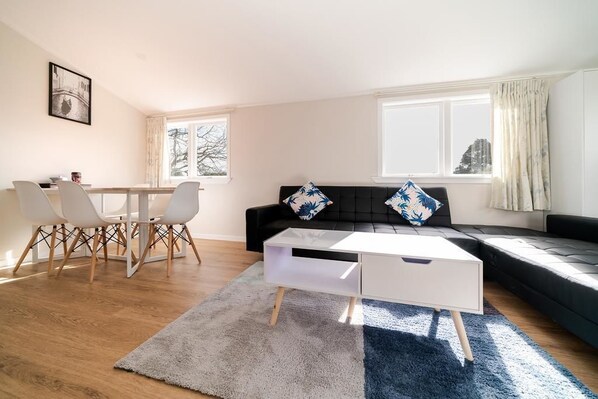 Family House, 3 Bedrooms | Living area - Takapuna Central Spacious & New Home 3 (Auckland)