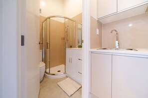 Family House, 3 Bedrooms | Bathroom - Takapuna Central Spacious & New Home 3 (Auckland)