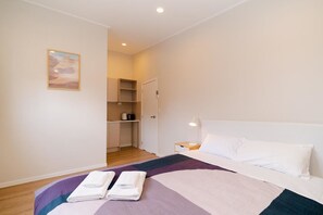 Family House, 3 Bedrooms - Takapuna Central Spacious & New Home 3 (Auckland)