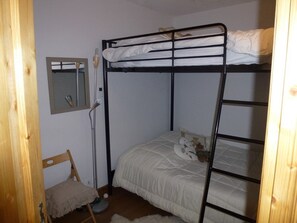2 bedrooms - Stylish 2BR Apartment in Mountain Resort with Ski-in/Ski-out Access (Isola 2000)