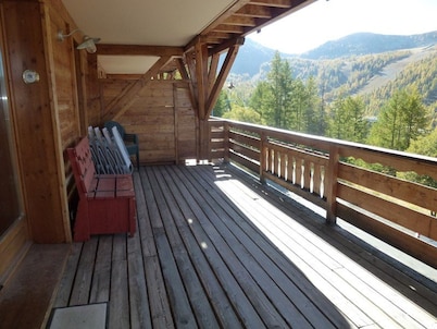 Stylish 2BR Apartment in Mountain Resort with Ski-in/Ski-out Access