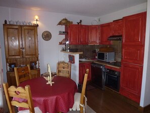 Dining - Stylish 2BR Apartment in Mountain Resort with Ski-in/Ski-out Access (Isola 2000)