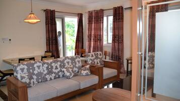 Basic Apartment | Living area | Flat-screen TV