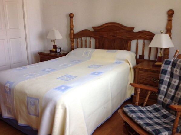 2 bedrooms, iron/ironing board, WiFi, bed sheets