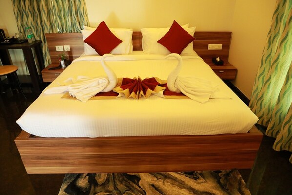 In-room safe, soundproofing, iron/ironing board, free WiFi