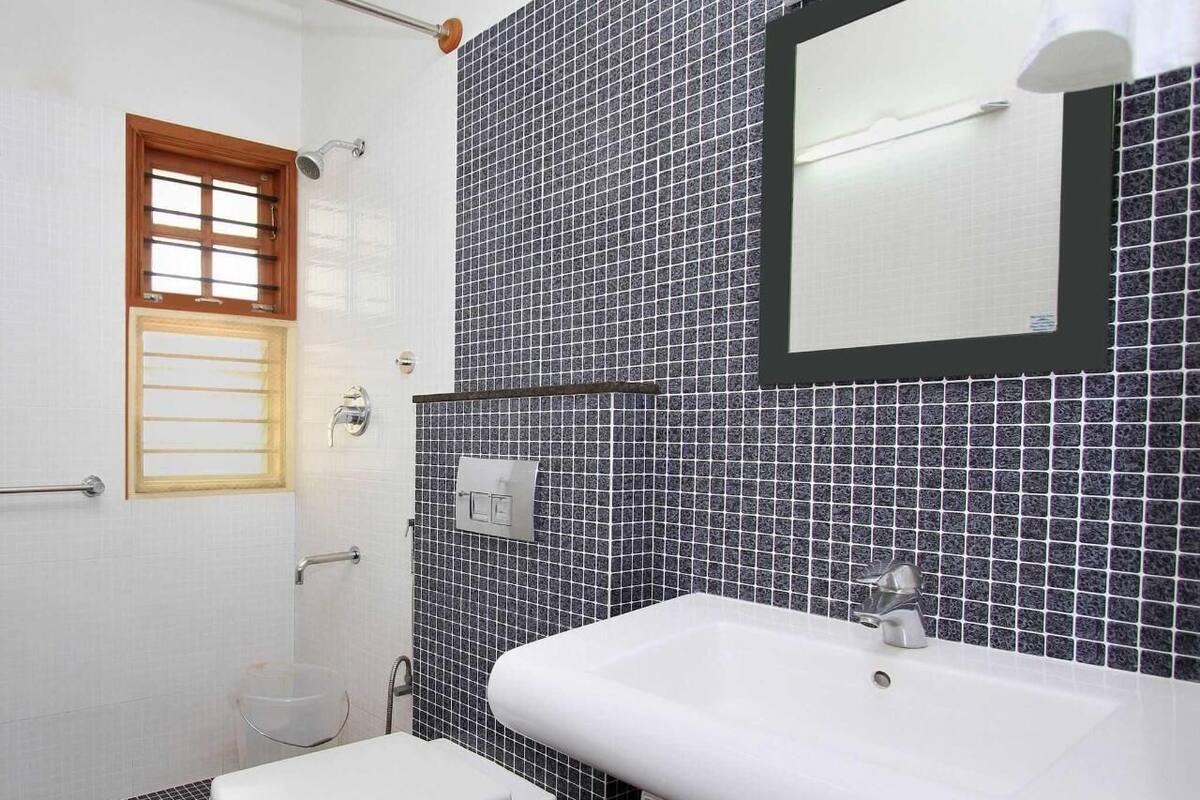 Bathroom sink