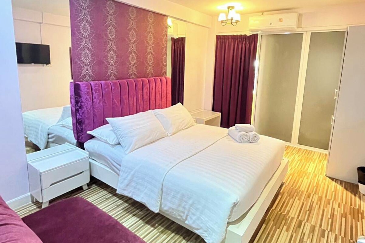 Junior Studio Suite | Blackout drapes, WiFi (free), individually decorated