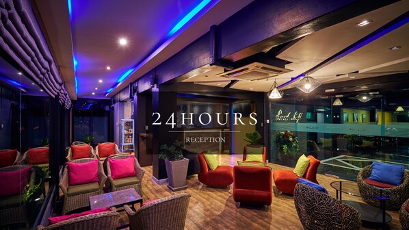 Lobby lounge