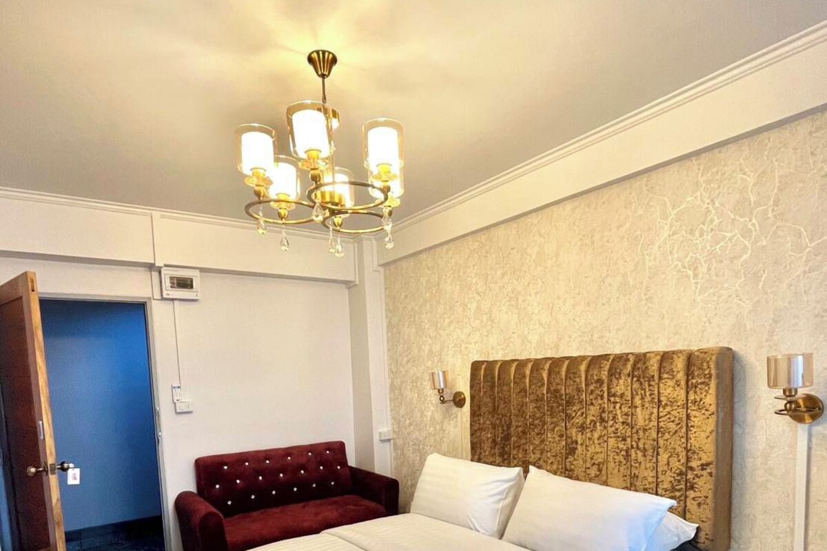 Studio Suite | Blackout drapes, WiFi (free), individually decorated