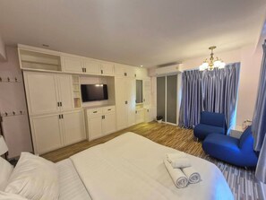 Deluxe Double Room, 1 Queen Bed | Television - Sweetloft Hotel Don Muang (Bangkok)