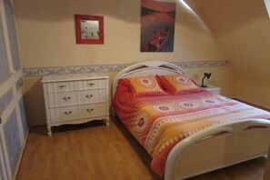 4 bedrooms, iron/ironing board, travel crib, free WiFi