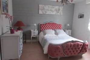 4 bedrooms, iron/ironing board, travel crib, free WiFi