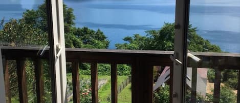 Chambre avec lits jumeaux, non-fumeur, vue sur le lac | Terrasse/patio