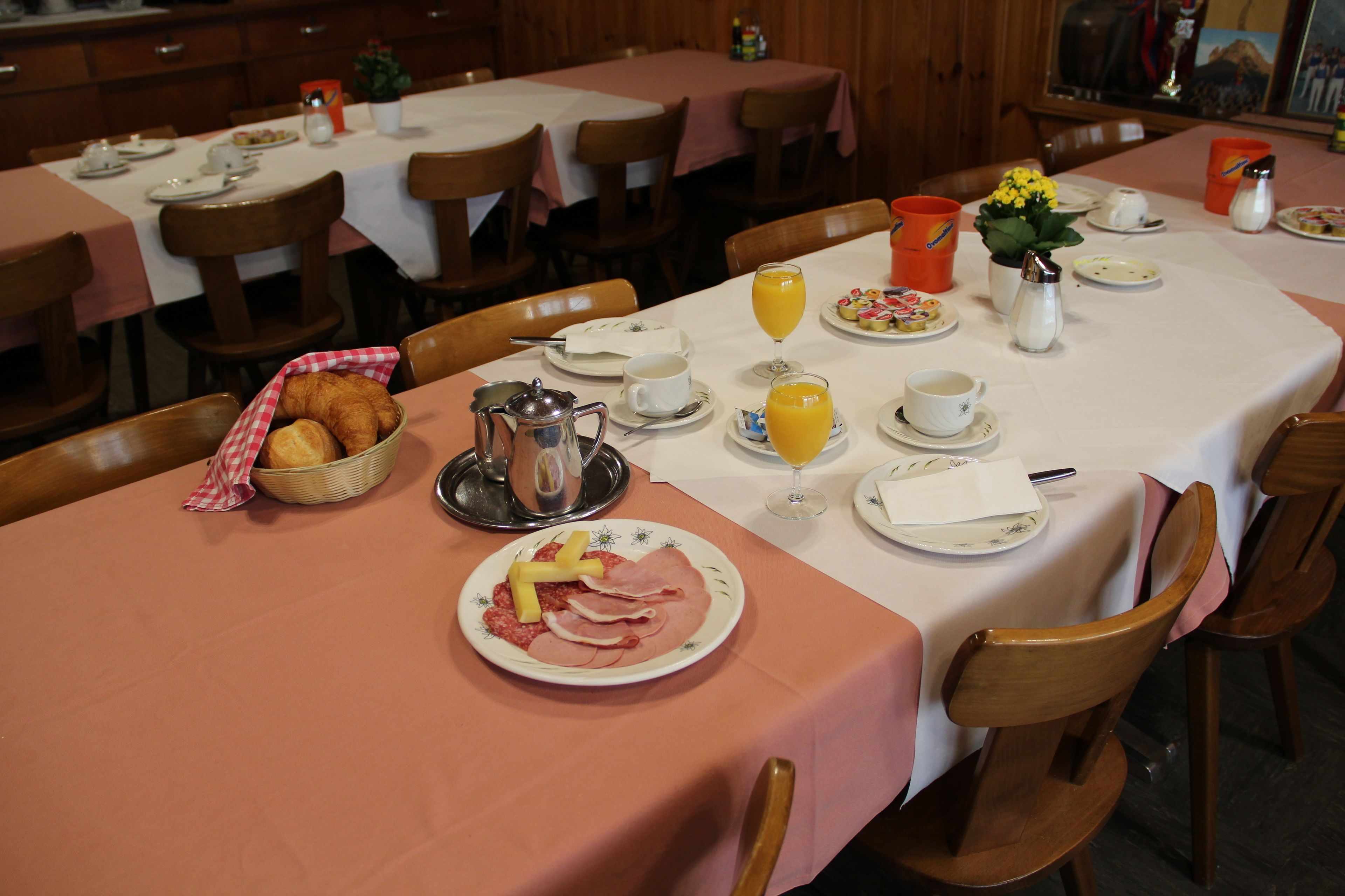 free daily continental breakfast