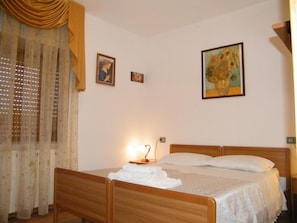 Blackout curtains, free cots/infant beds, free WiFi, bed sheets