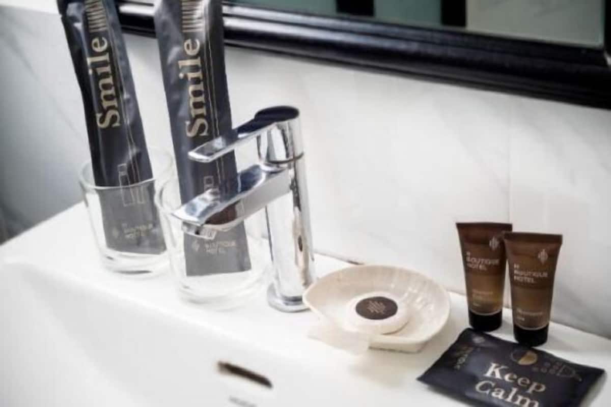 Bathroom amenities | Shower, free toiletries, slippers, bidet