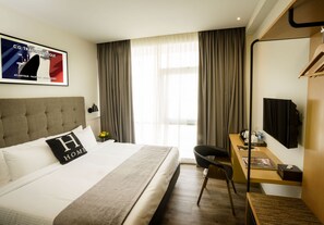 Premier King Window | Desk, free WiFi, bed sheets - H Boutique Hotel Kota Damansara (Petaling Jaya)