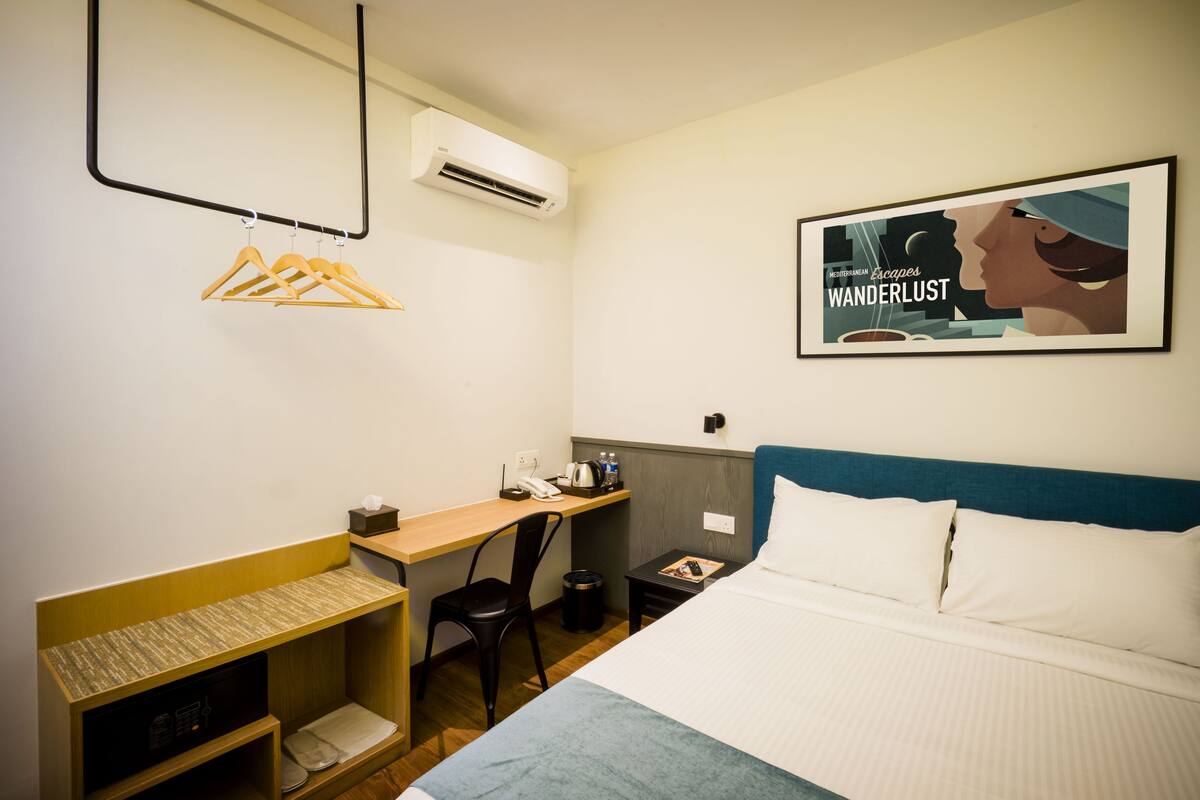 Superior Queen No Window | Desk, free WiFi, bed sheets