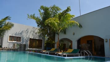 Outdoor pool, sun loungers