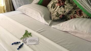 Cottage, 1 Bedroom | Desk, iron/ironing board, bed sheets