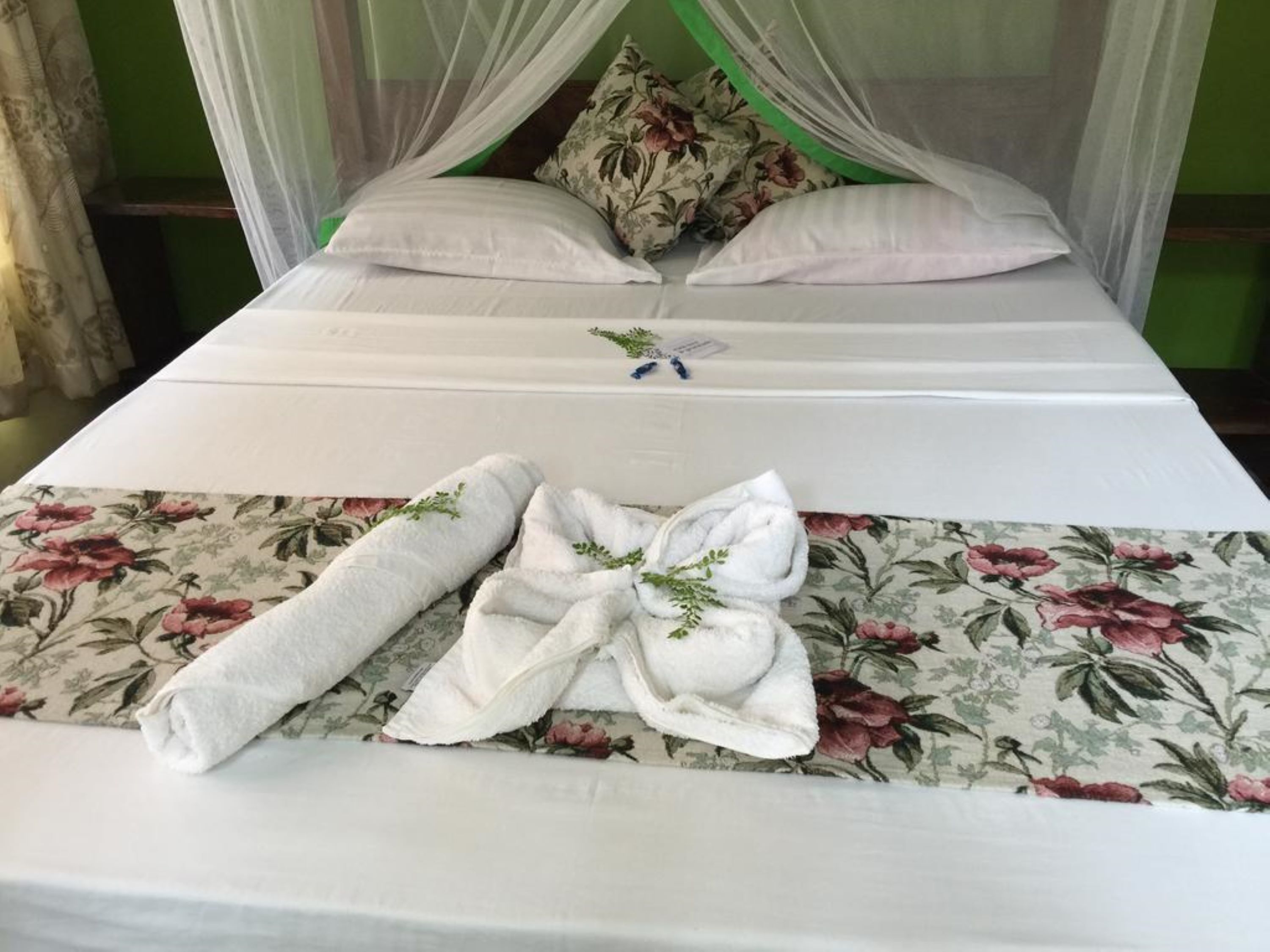 村舍, 1 间卧室 | 办公桌、熨斗/熨板、床单