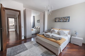 3 chambres, bureau, Wi-Fi, literie fournie