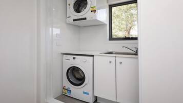 Design Chalet, 2 Bedrooms | Dobi