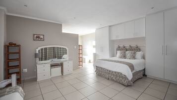 Comfort House, 3 Bedrooms | 3 bedrooms, travel crib, free WiFi, bed sheets