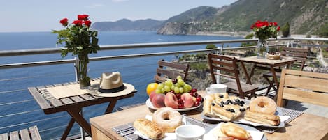 Daily local cuisine breakfast (EUR 30.00 per person)