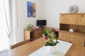 Dining - S069 - Sirolo, four-room apartment in the center with terrace and garage (Sirolo)