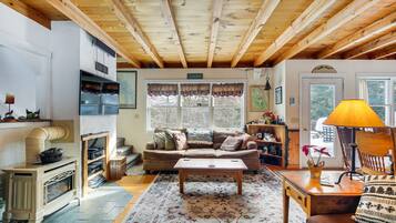 TV, fireplace, DVD player, table tennis