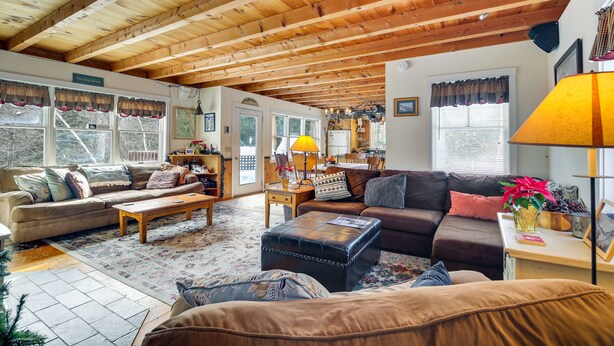 A cozy living room with a wooden ceiling, a sofa set, a coffee table, and a lamp. - 4 Mi to Sugarbush Resort: Waitsfield Retreat (Waitsfield)